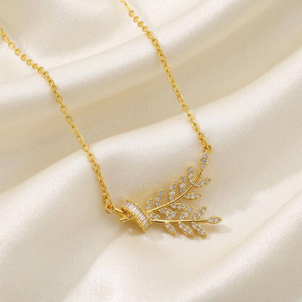 Collier Gold Leaf sur satin ivoire