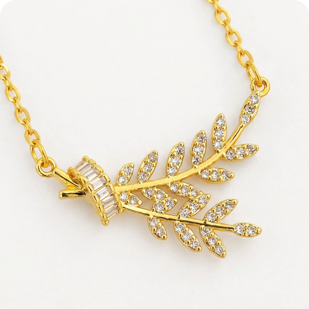 Gros plan du collier Gold Leaf